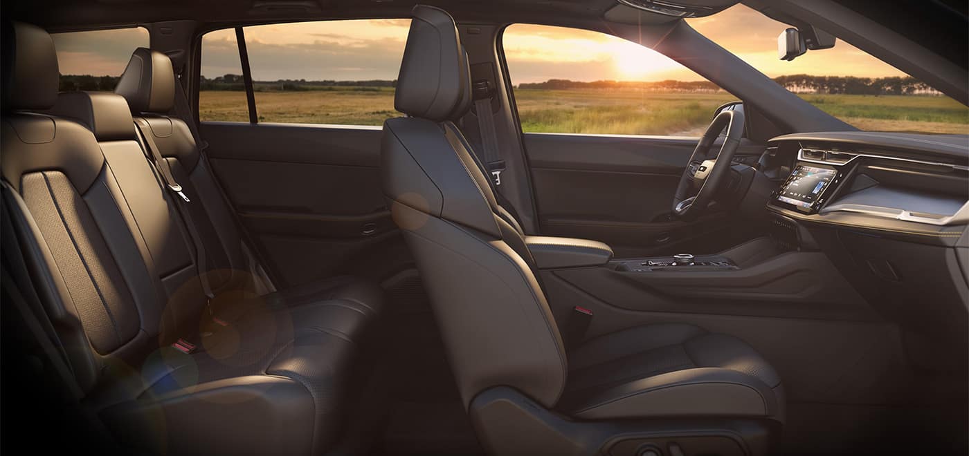 The front and rear seats in a 2026 Jeep Cherokee Overland.